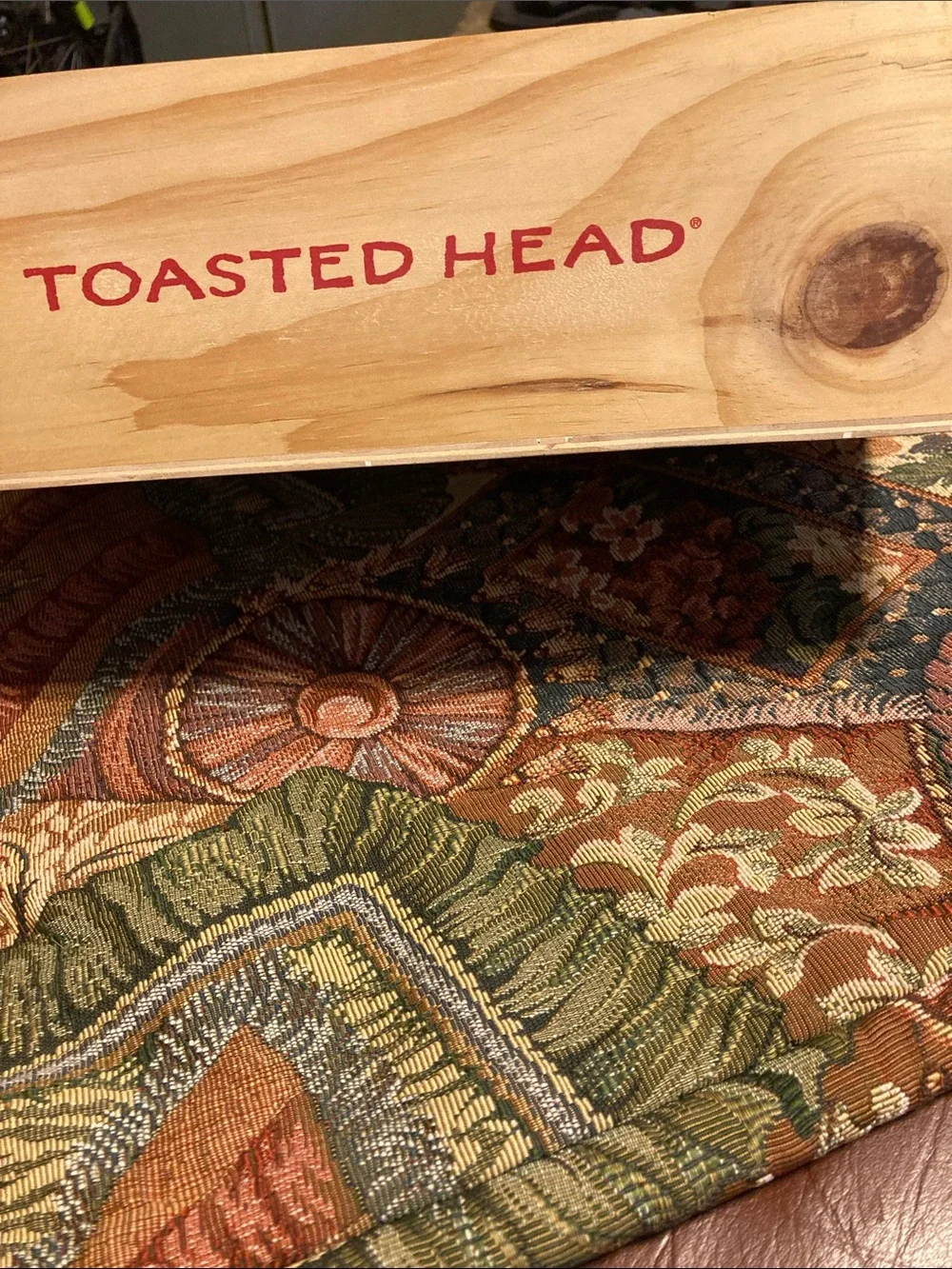 TOASTED HEAD WINE BOX.